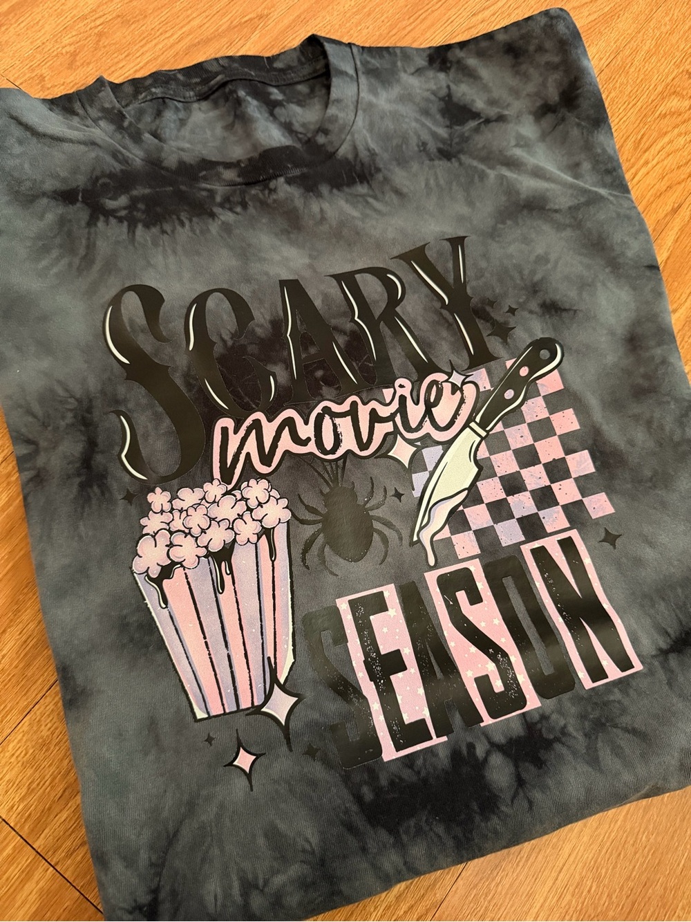 Adult unisex' Black Tie-Dye 'Scary Movie' Graphic Tee - Pink Accents